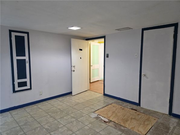 325 S Saunders St, Aransas Pass, TX 78336