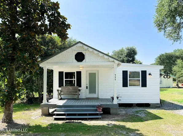 111 Baker St, Waveland, MS 39576