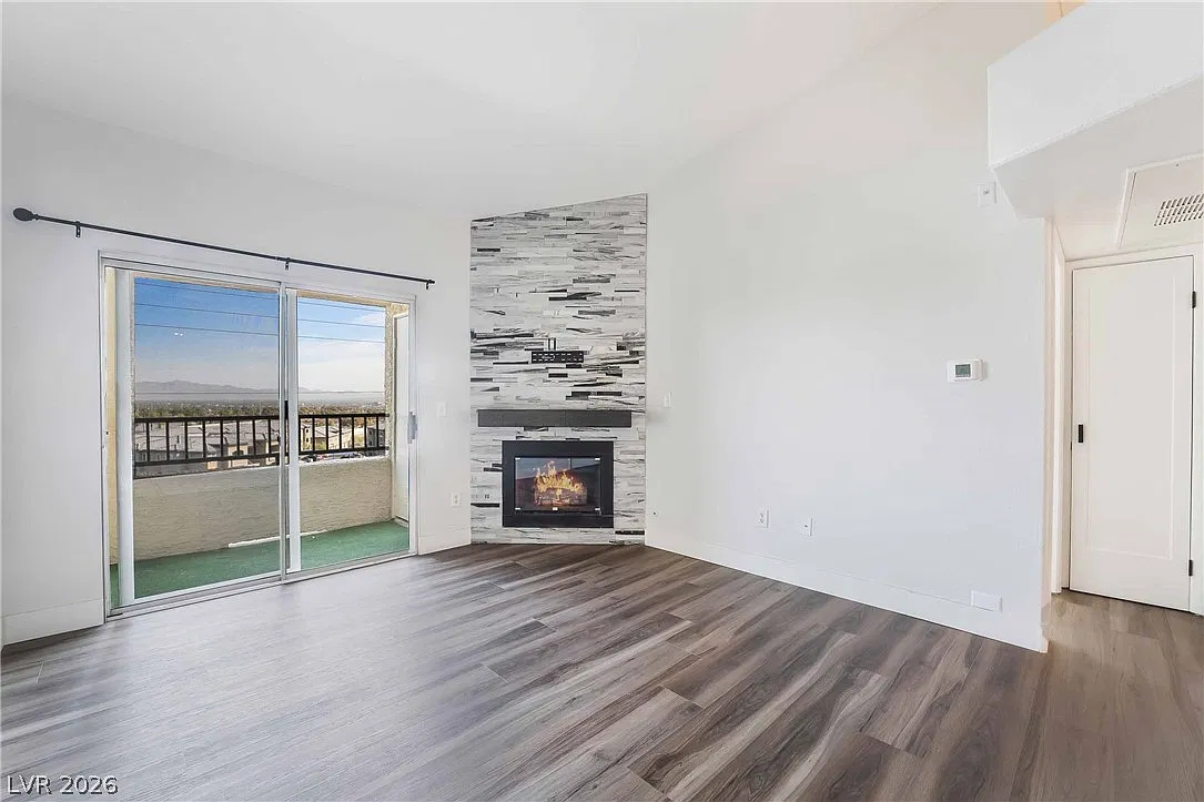 1 bed, 1.0 bath, 687 sqft, $1,200 — Photo 3