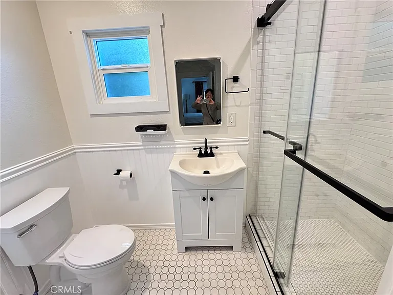 2716 S La Salle Ave — Photo 24