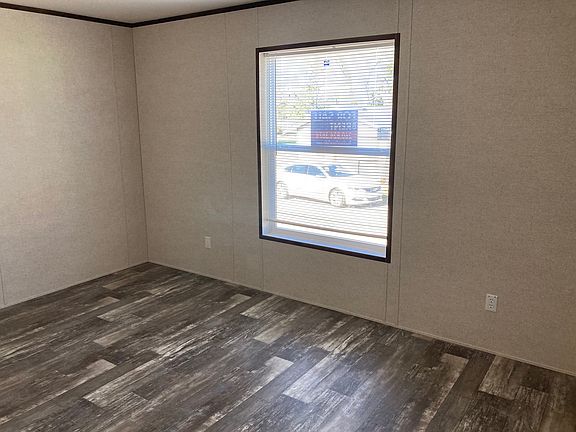 3rd image of 812 Cari Dr