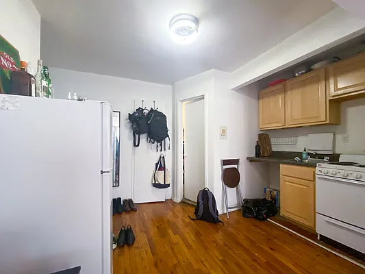 Rented by City Connections Realty | media 8
