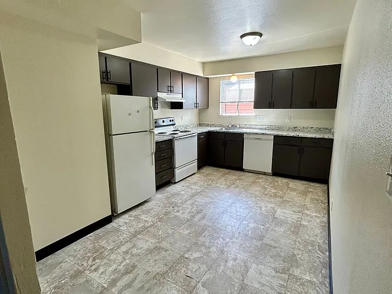 1295 Downard Ln — Photo 3