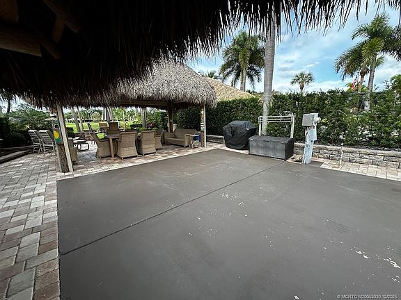 2nd image of 374 NW Foursome Ln