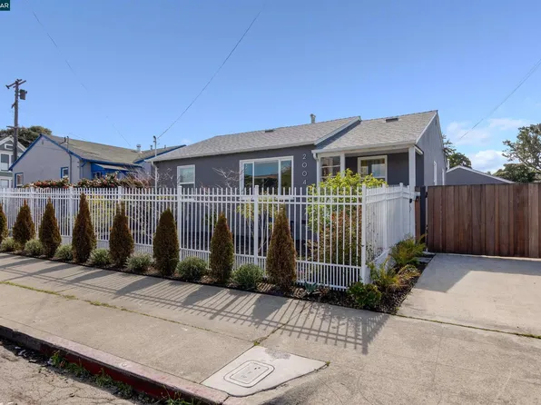 2004 Russell St, Berkeley, CA 94703