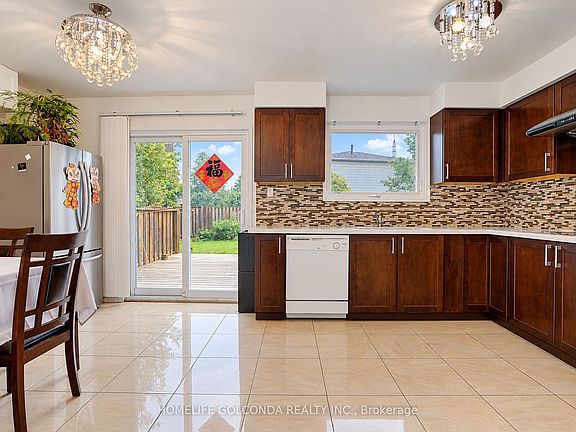 5th image of 258 Hollyberry Trl