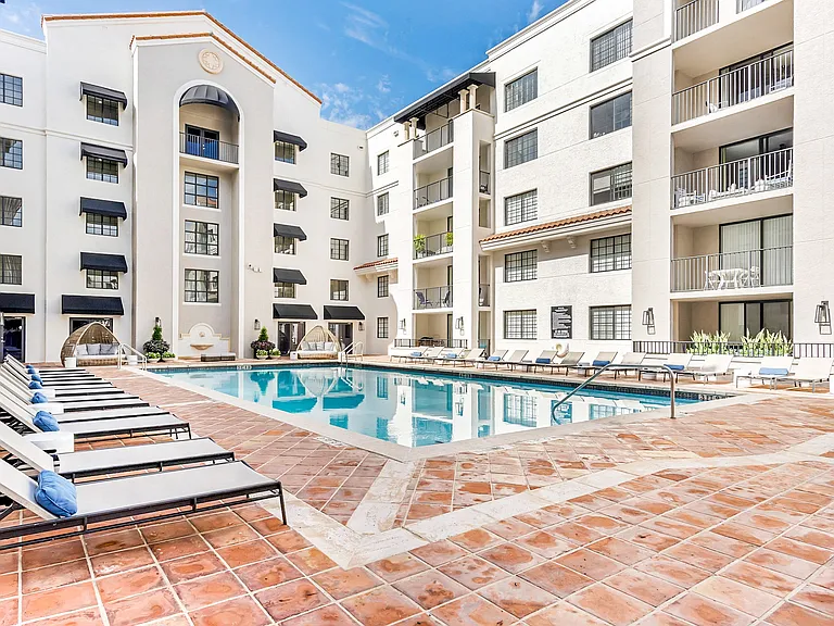 Gables Grand Plaza Apartments — Photo 11