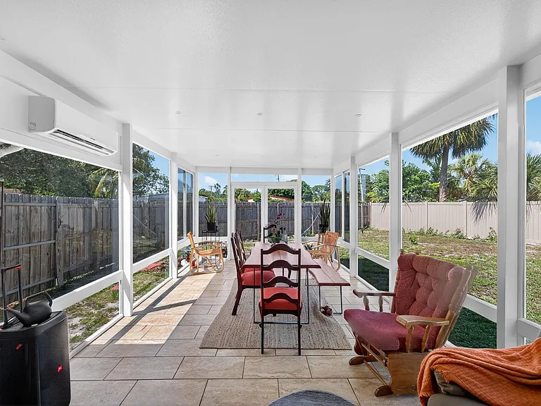 300 SW 25th Ave — Photo 31