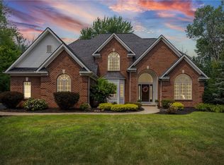 250 Country Woods Ln, Rochester, NY 14626