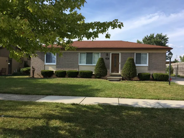 18542 Blakely Dr, Woodhaven, MI 48183