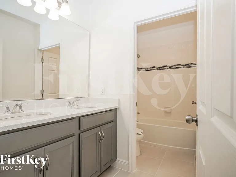 681 Blackstone St — Photo 14