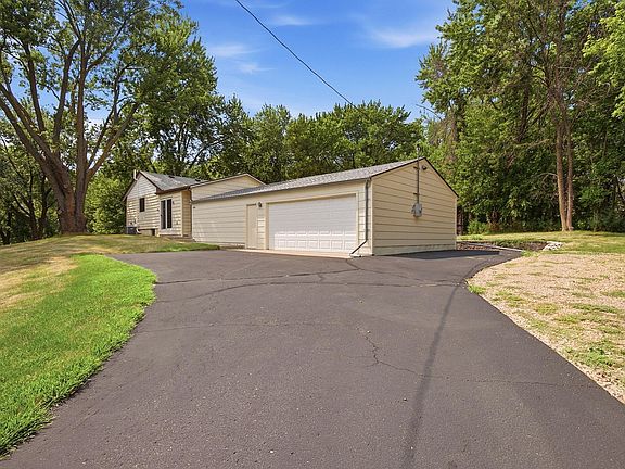 2nd image of 6399 Lake Sarah Heights Dr