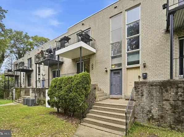 316 Hermit St, Philadelphia, PA 19128