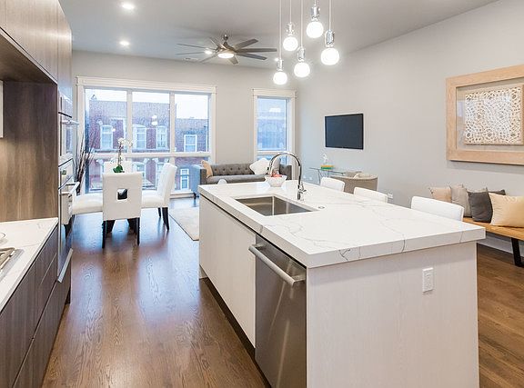 3rd image of 3742 N Clifton Ave #201