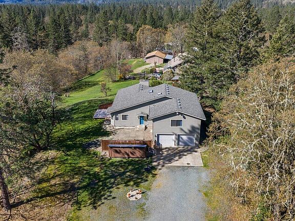 3rd image of 697 E Intervale Rd