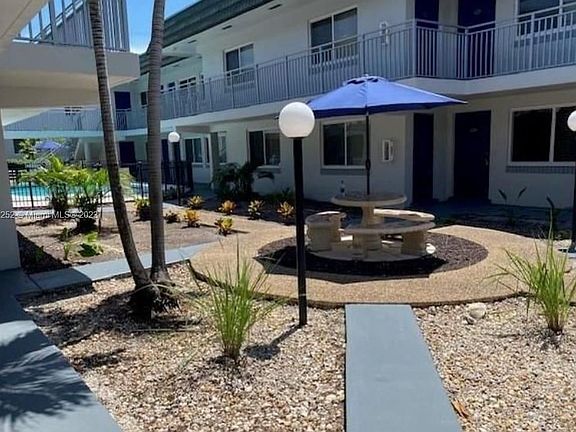 2nd image of 1000 SE 15th St APT 106