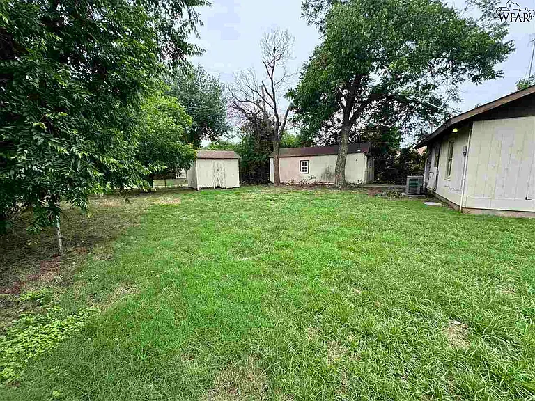 2841 Featherston Ave — Photo 9