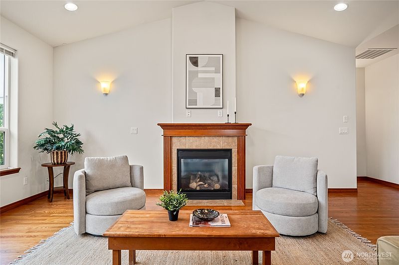 3rd image of 4138 Silverbell Way