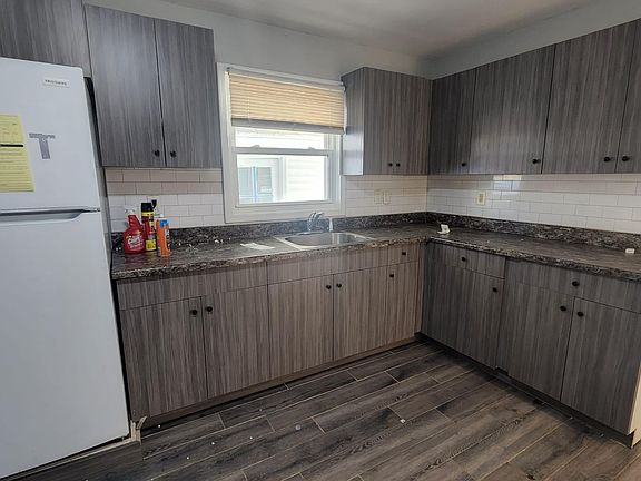 4th image of 549 Valley St #1