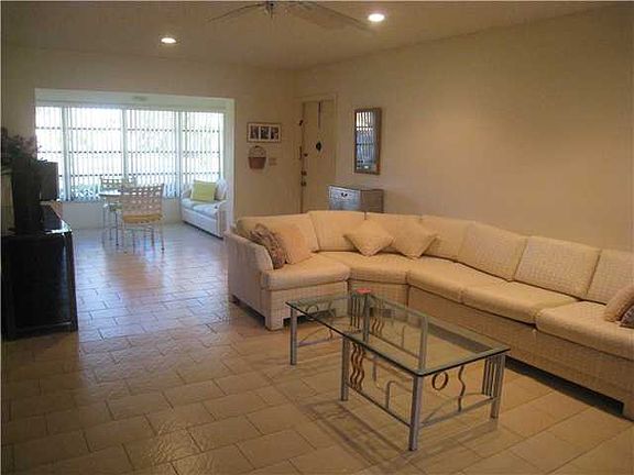 5th image of 5198 Lakefront Blvd APT B