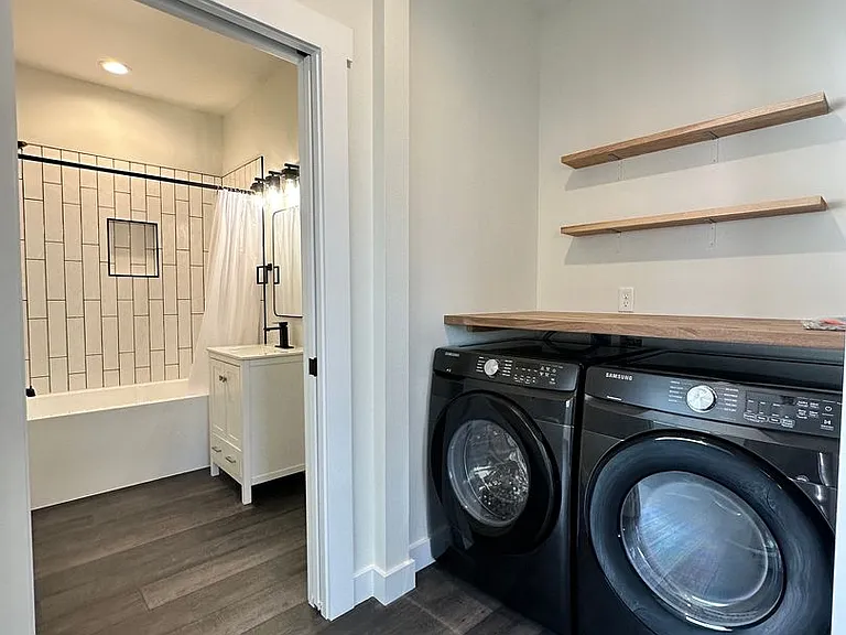 460 N James Ave — Photo 14