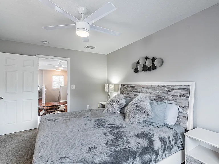 2907 W Chestnut St — Photo 24