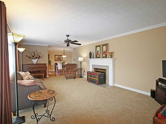 5th image of 554 Ashmoor Ave