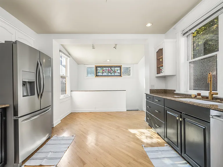 115 N G St — Photo 7