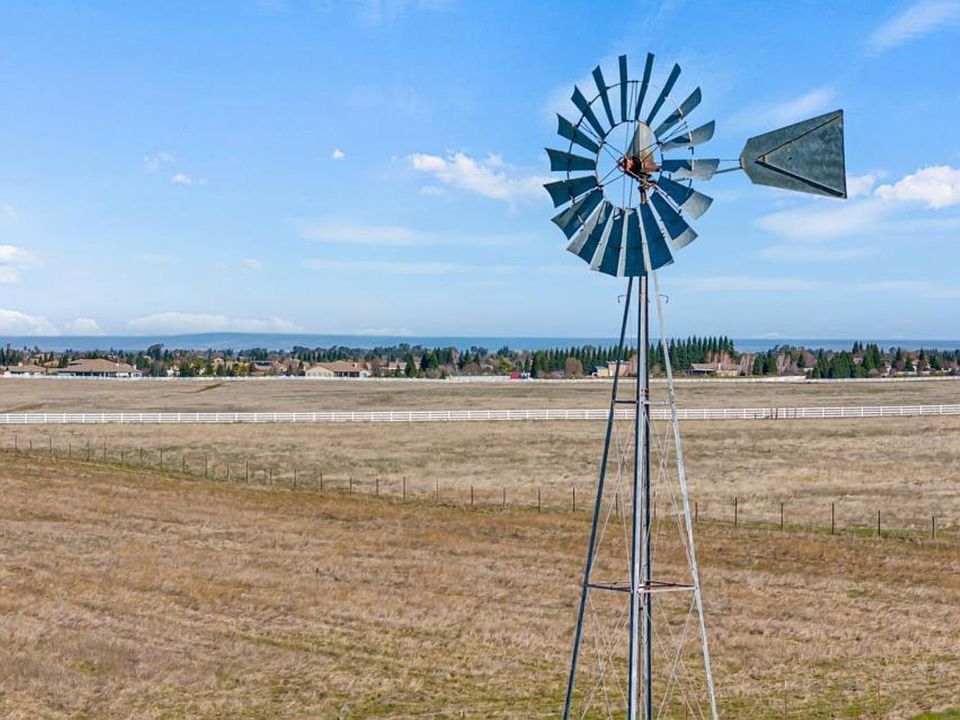1st image of Kiwi Ln