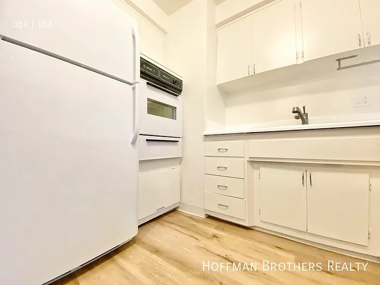 1142 N Clark St #308 — Photo 1