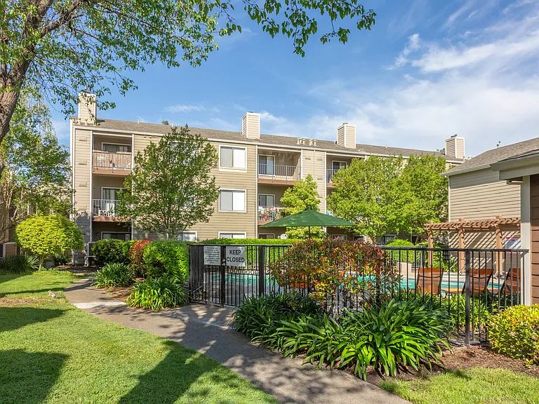 California Place Apartments — Photo 9