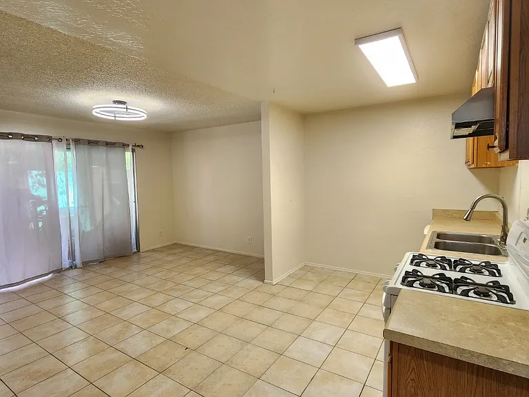 7412 Carie Ln — Photo 7