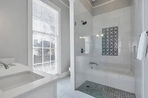 1918 Conti St — Photo 23