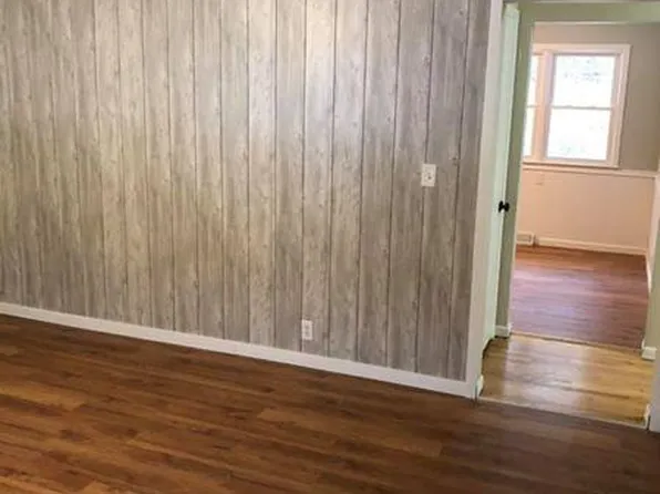 2435 Kaufmann Ave, Dubuque, IA 52001