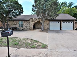 2210 Rice Dr, Levelland, TX 79336