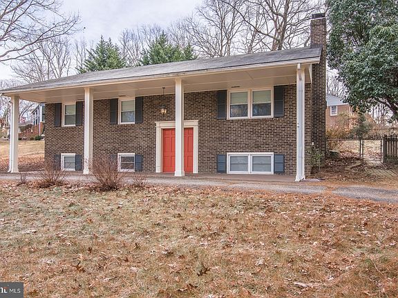 3rd image of 1 Woodberry Ct