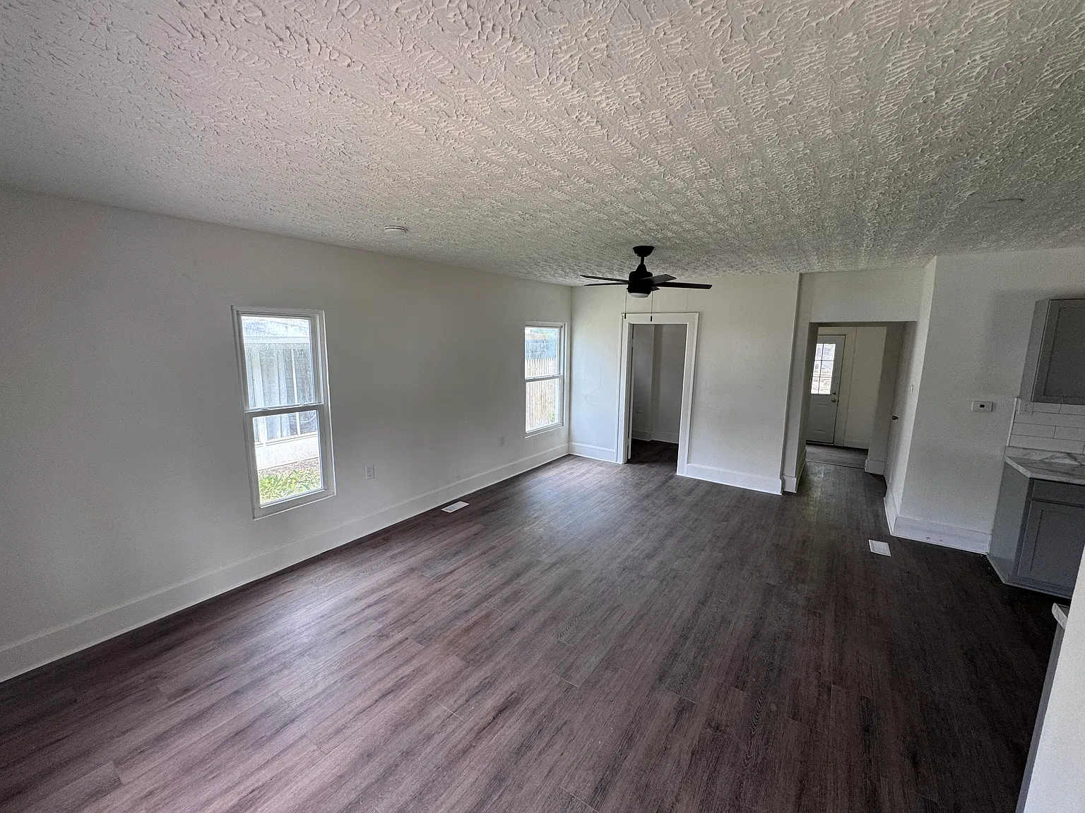 3 bed, 1382 sqft, $1,300 — Photo 2