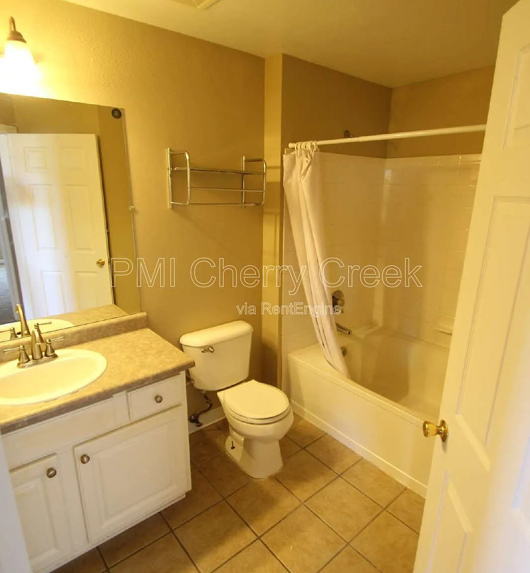 2 bed, 2.0 bath, 1038 sqft, $1,800 — Photo 4
