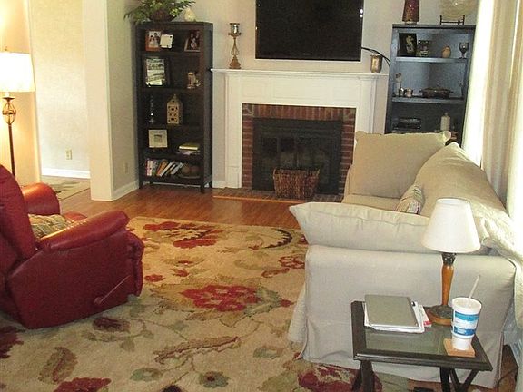 4th image of 2900 Oakshire Dr