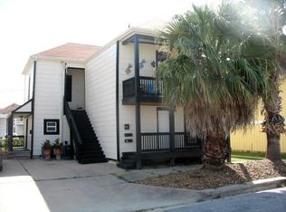 612 9th St APT 4, Galveston, TX 77550