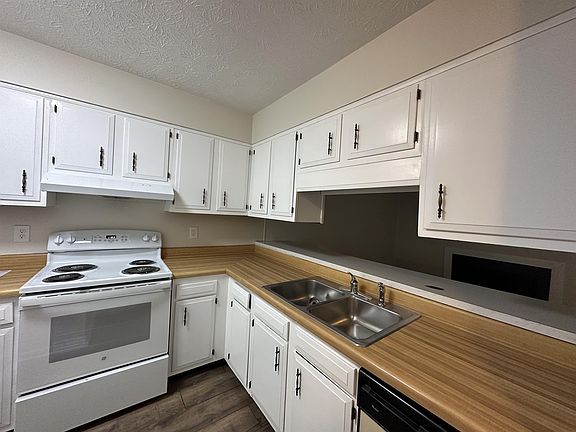 2nd image of 9137 Cedarpark Ln APT B