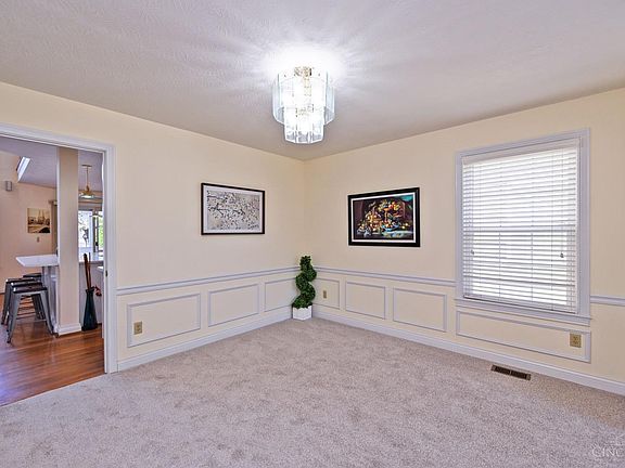 5th image of 8552 Deerway Dr
