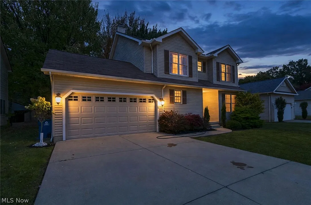 4 bed, 2.5 bath, 3106 sqft, $3,200 — Photo 2
