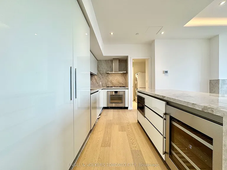 1315 Bay St #1303 — Photo 9