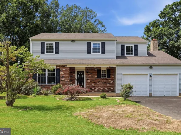 1272 Twin Streams Dr, Warminster, PA 18974