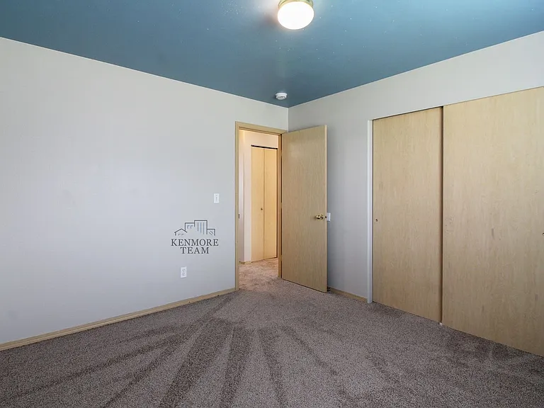 2815 S Underwood St — Photo 12