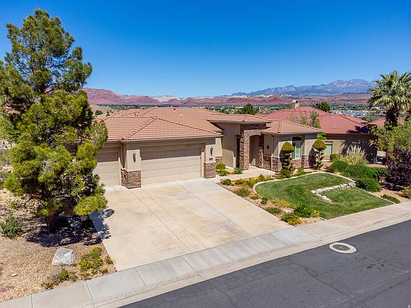 3rd image of 2640 W Desert Rd