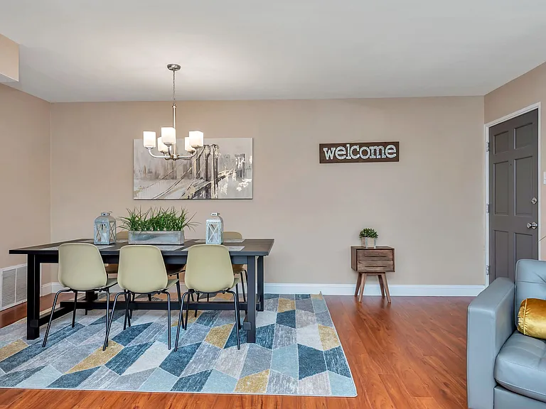 7553 Buckingham Dr — Photo 7