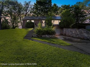 831 Bon Air Rd, Lansing, MI 48917