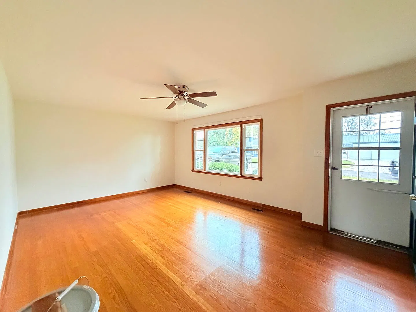 3 Bed 1 bath on unfinished basement! — Photo 2